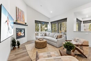 TV, fireplace - Serene Luxury Stay Near Keystone Gondola (Keystone)