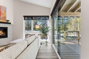 TV, fireplace - Serene Luxury Stay Near Keystone Gondola (Keystone)