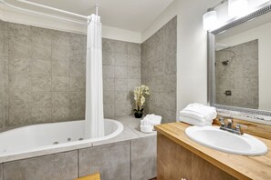 Towels - Gulf-Front Retreat | Resort Style Amenities | Ideal for Large Groups (Gulf Shores)