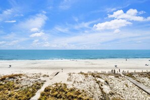 On the beach - Gulf-Front Retreat | Resort Style Amenities | Ideal for Large Groups (Gulf Shores)