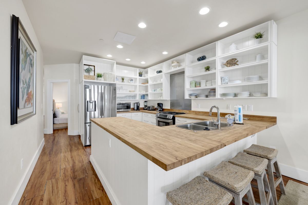 Featuring 4 living rooms, kitchens and dining rooms