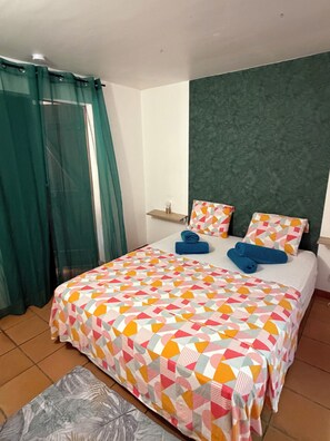 1 chambre, fer et planche à repasser, Wi-Fi, draps fournis