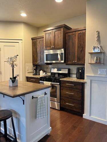 Cozy 3-bedroom Cottage in the charming Hazelwood Village in Boise.