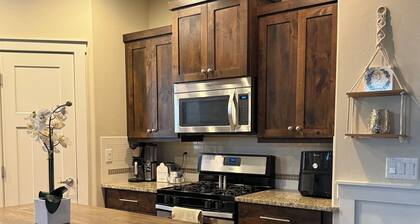 Cozy 3-bedroom Cottage in the charming Hazelwood Village in Boise.