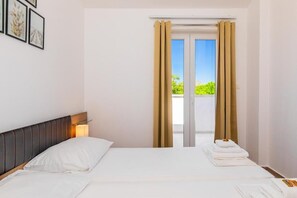 3 bedrooms, iron/ironing board, WiFi, bed sheets - Vacation home away from the hustle and bustle (Sveti Ivan Dobrinjski)