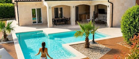 Piscine extérieure, piscine chauffée