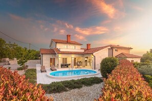 Exterior - Vacation home away from the hustle and bustle (Sveti Ivan Dobrinjski)