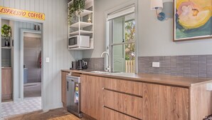 Private kitchen - Seashells - 47 Park Street (Evans Head)