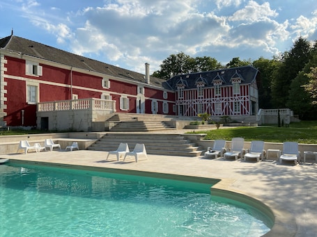 Pool. Château Loire Valley! An intimate setting in the heart of a fascinating region