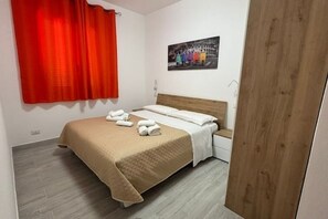 1 bedroom, free WiFi, bed sheets - Renovated apartment 5 minutes from the beach (Badesi)