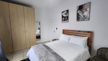 2 bedrooms, iron/ironing board, WiFi, bed sheets