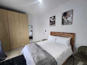 Room - cozy la vash is family friendly to stay (Randburg)