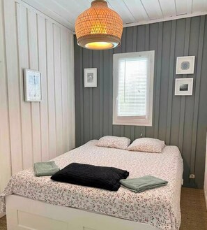Iron/ironing board, Internet, bed sheets - Wooden villa with a view over the Arcachon Bay (second line) large swimming pool (Gujan-Mestras)