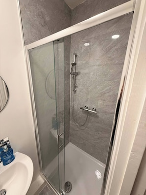 Talo, 4 makuuhuonetta | Kylpyhuone