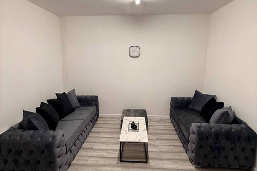 House, 4 Bedrooms | Living room