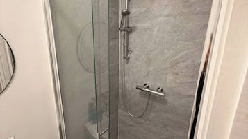 House, 4 Bedrooms | Bathroom