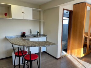 Private kitchen - Studio Da Vinci Downtown Curitiba with Garage Included (Curitiba)