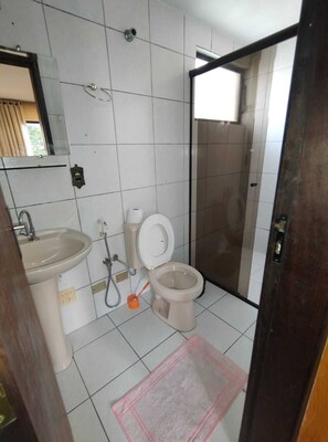 Bathroom - Studio Da Vinci Downtown Curitiba with Garage Included (Curitiba)