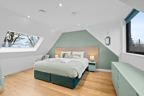 4 bedrooms, desk, iron/ironing board, travel cot