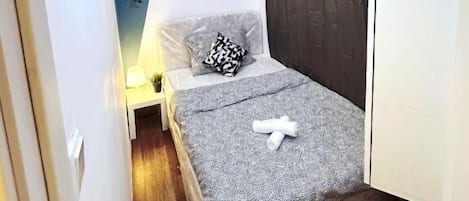 Desk, laptop workspace, iron/ironing board, free WiFi