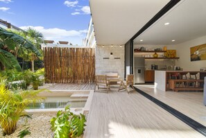 屋外ダイニングエリア