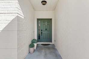 Exterior detail - Gorgeous 3/2 house in Warner Robins for Mid to Long Stays (Warner Robins)