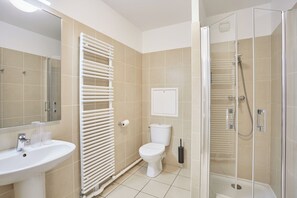 Standard Triple Room | Bathroom | Shower, hair dryer, soap, shampoo - Hôtel Maison Saint Charles (Paris)