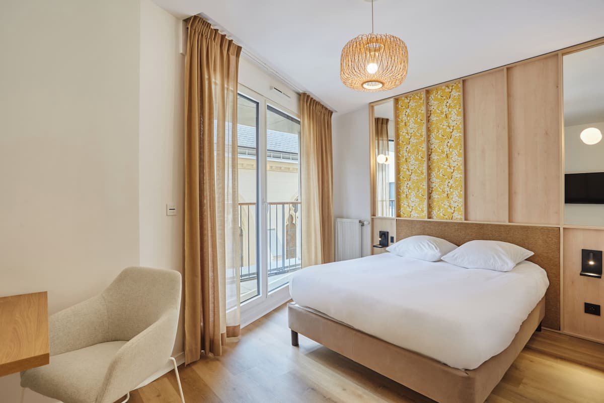 Premium Double Room | Free WiFi, bed sheets, wheelchair access