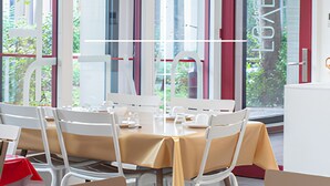 Unclassified image, 3 of 48, button - Hôtel Maison Saint Charles (Paris)