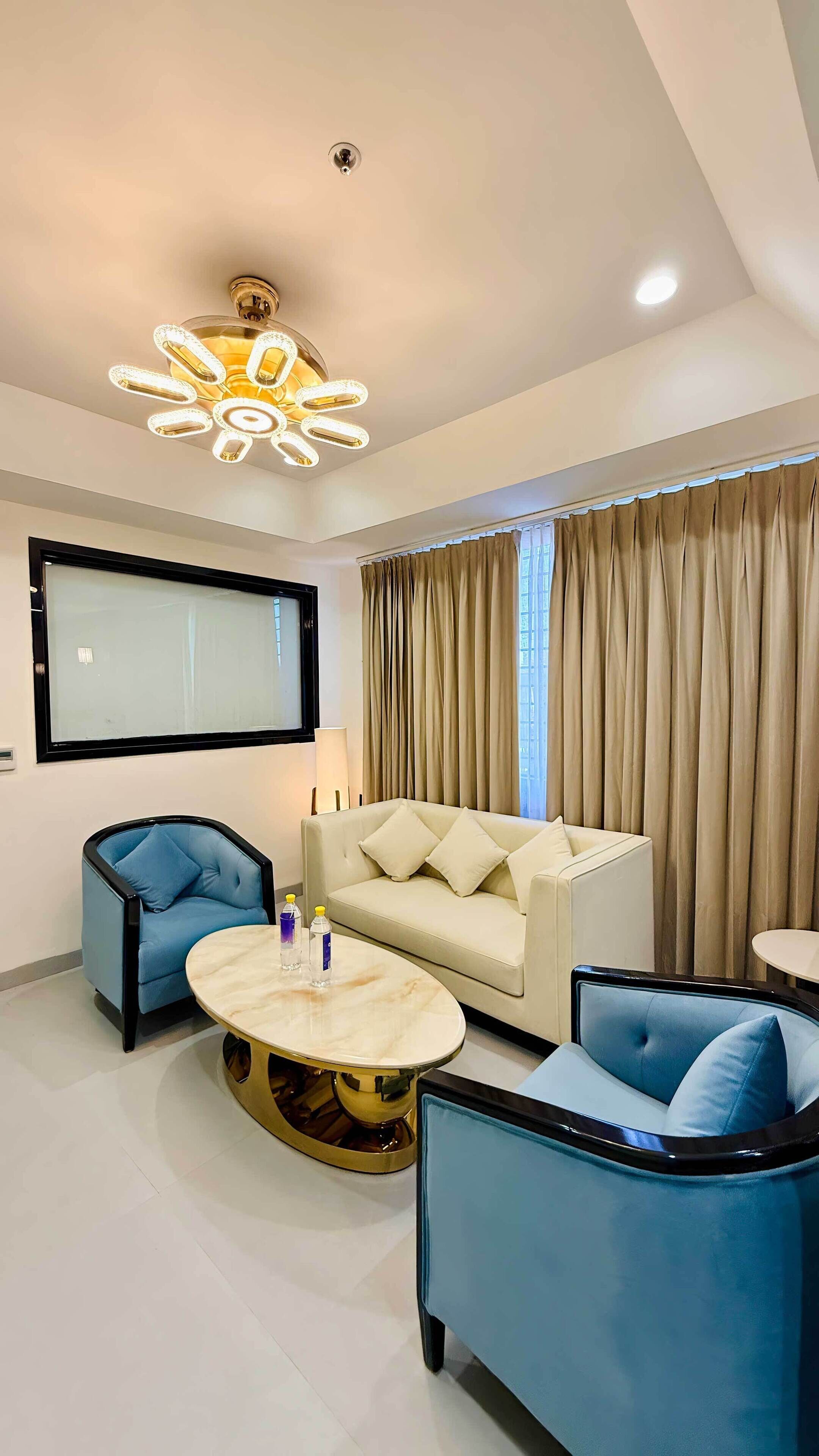 Presidential Suite | In-room safe, desk, laptop workspace, blackout curtains