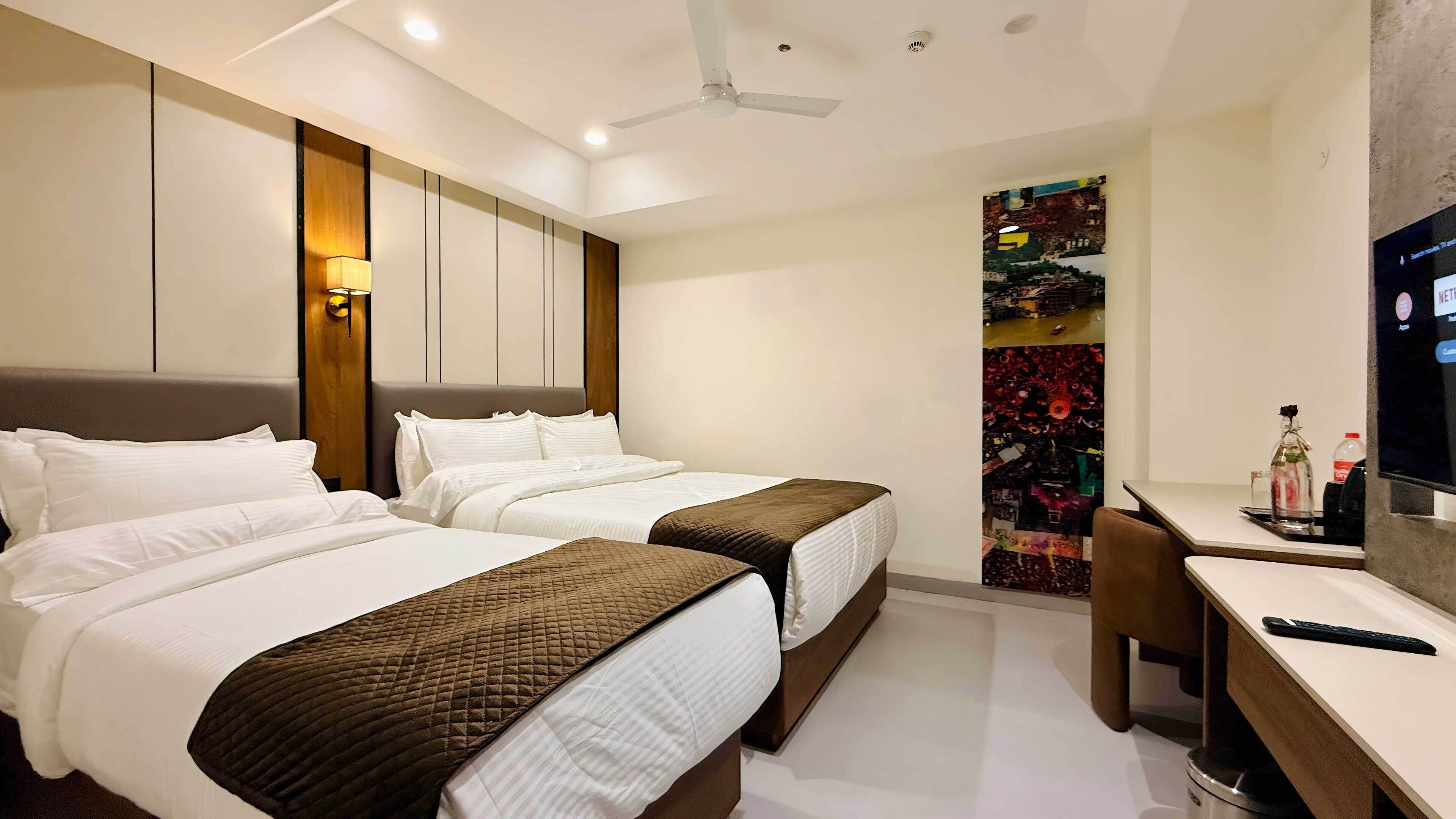 Caja de seguridad en la habitación y escritorio 