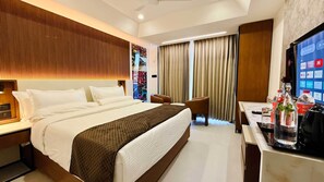 Caja de seguridad en la habitación y escritorio 