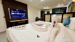 Presidential Suite | In-room safe, desk, laptop workspace, blackout drapes
