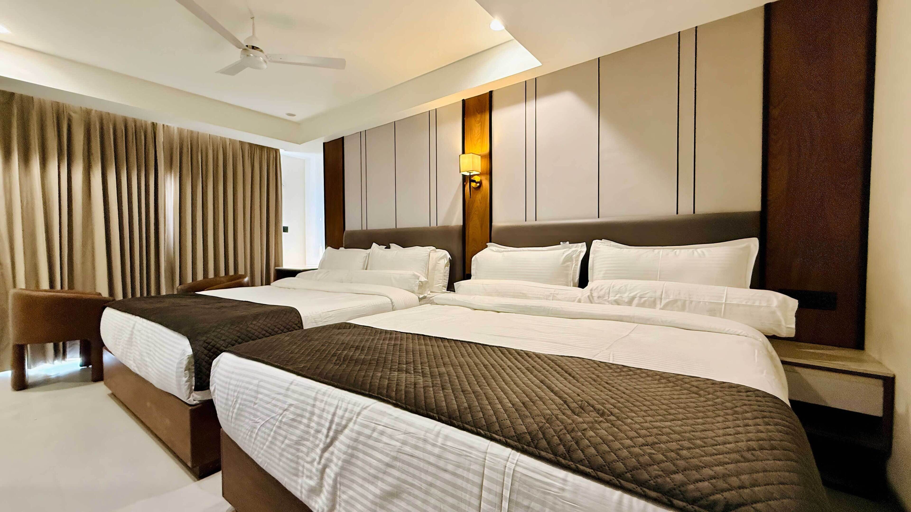 Caja de seguridad en la habitación y escritorio 