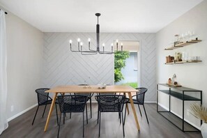Dining - BONUS Room! HTD Pool/Patio Oasis/Fire Pit/Games RENOVATED PHX Mid-Century Home (Phoenix)