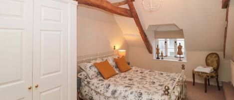 2 bedrooms, individually decorated, individually furnished