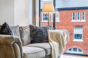 Smart TV - Long stay | 1-Bed Jewellery Quarter Apt | Homely (Birmingham)