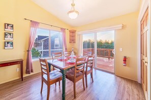 Dining - NEW! Ocean Views, Near Beach, Town & Discovery Trail (Parker) (Long Beach)