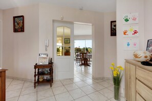 Interior - Bed and Breakfast 'Chambre À Saint-molf - ' with Private Terrace, Private Garden and Wi-Fi (Saint-Molf)