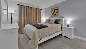Room - Cozy 1-bedroom condo walking distance to Las Vegas strip (Las Vegas)