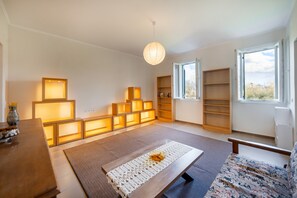 Interior - Apartment 'The White House in Mesoggi' with Mountain View, Wi-Fi and Air Conditioning (Βραγκανιώτικα)