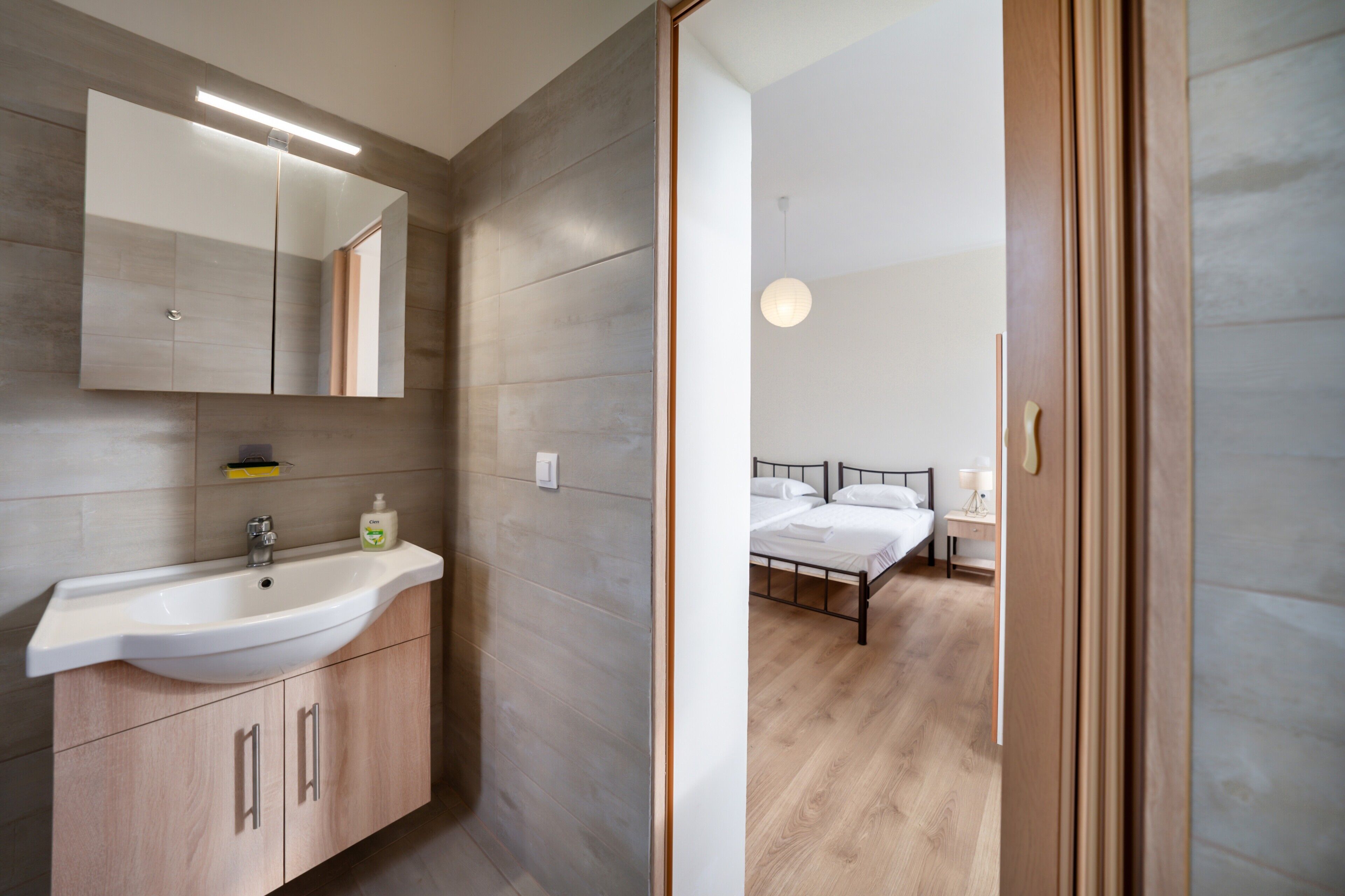 3 室のベッドルーム、WiFi