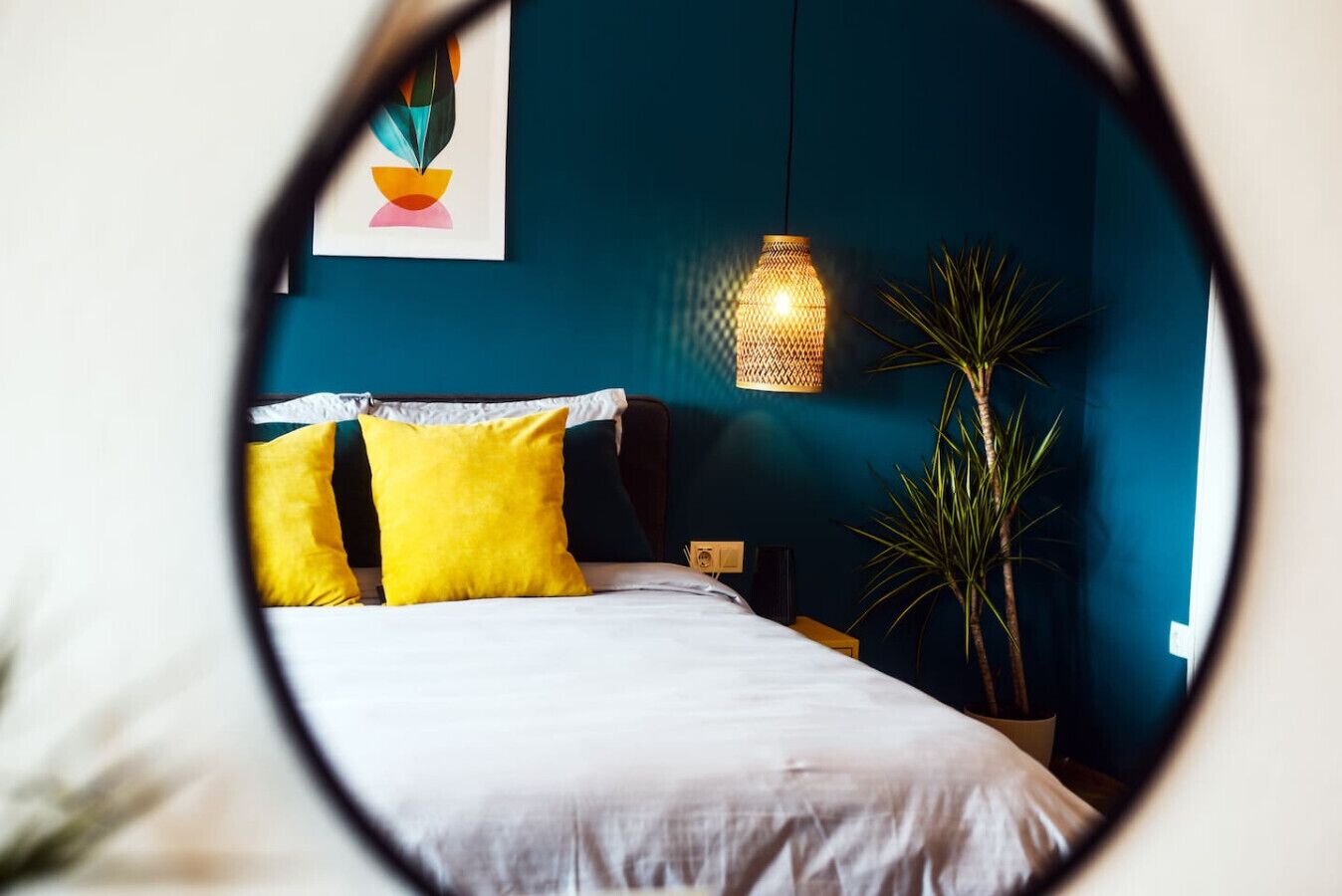 Desk, iron/ironing board, WiFi, bed sheets