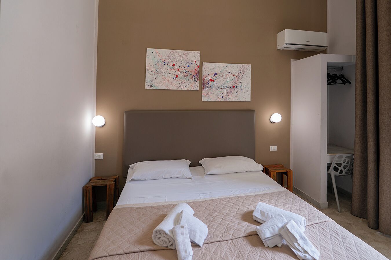 Deluxe Room, City View | Desk, laptop workspace