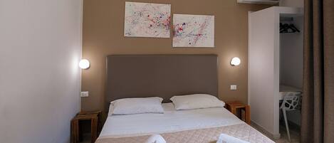 Deluxe Room, City View | Desk, laptop workspace