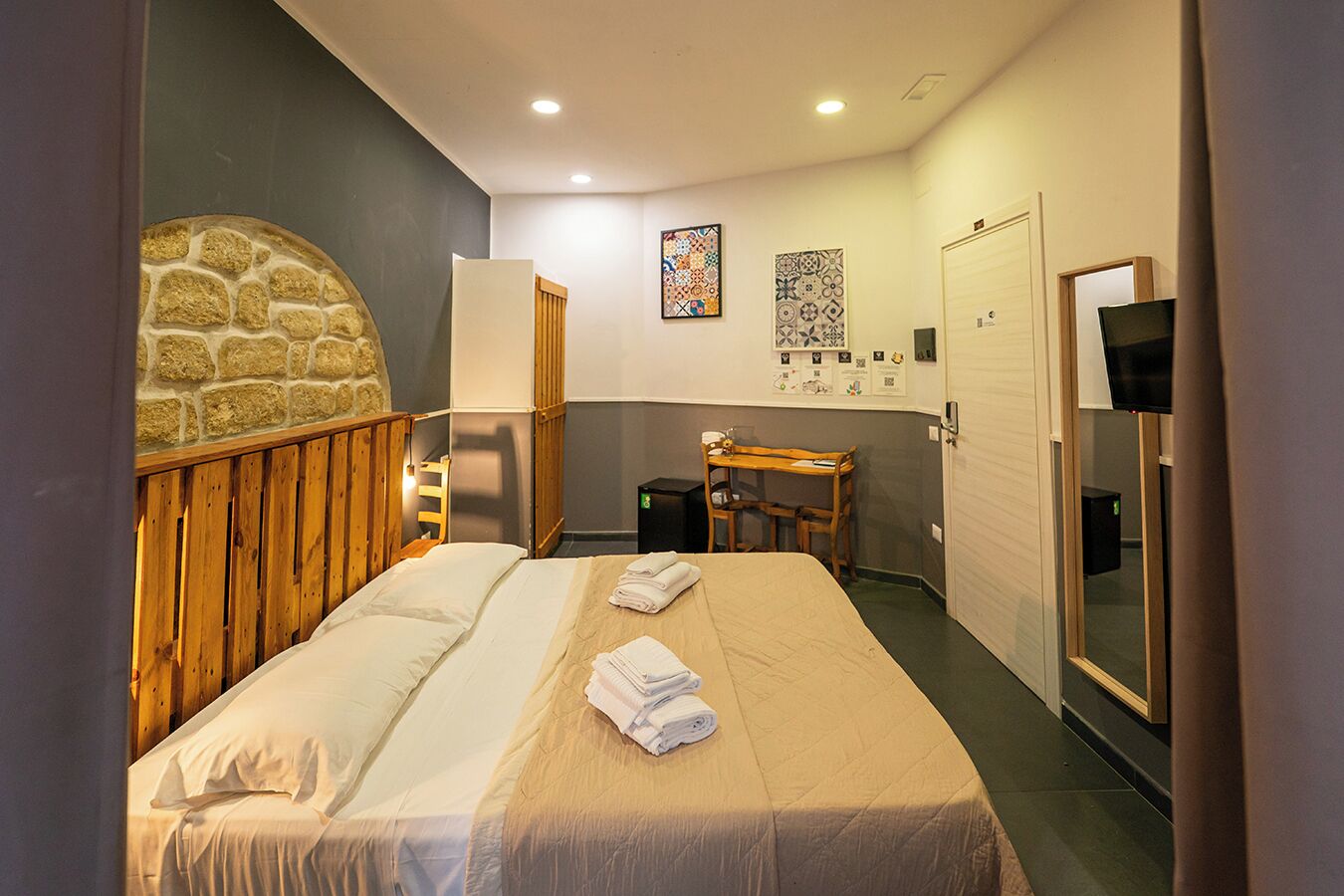 مكتب ومساحة عمل للكمبيوتر المحمول