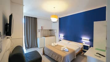 Deluxe-Zimmer, Annex (Via A.De Gasperi 55 5P) | Schreibtisch, laptopgeeigneter Arbeitsplatz, schallisolierte Zimmer