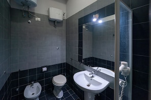 Junior Studio Suite | Bathroom