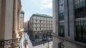 Camera Deluxe, edificio separato, P.zza Bovio | Schreibtisch, laptopgeeigneter Arbeitsplatz