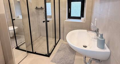 Erholsame Etagenwohnung mit Balkon nahe Phantasialand